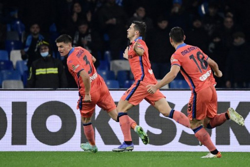Em jogo com duas viradas, Atalanta vence o Napoli e se aproxima da liderança do Campeonato Italiano