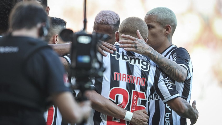 Atlético-MG derrota o Bragantino e faz a festa com sua torcida no jogo de entrega da Taça do Brassileirão