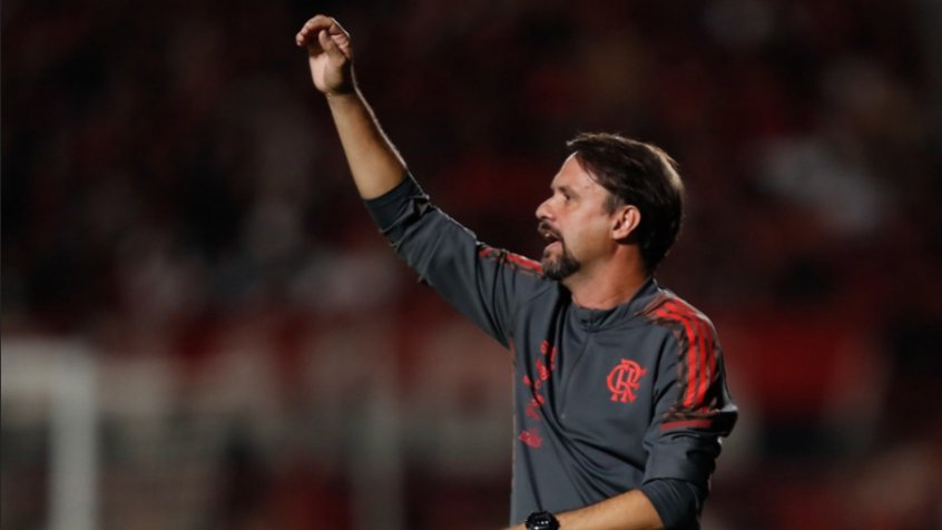 Técnico Maurício Souza elogia jovens e admite ano abaixo da expectativa no Flamengo