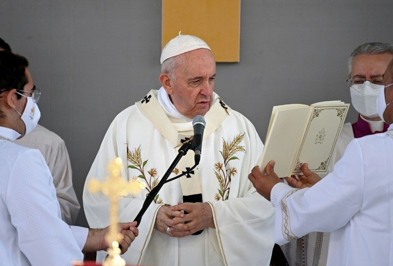 Papa celebra missa para 7.000 pessoas em Nicósia Papa celebra missa para 7.000 pessoas em Nicósia