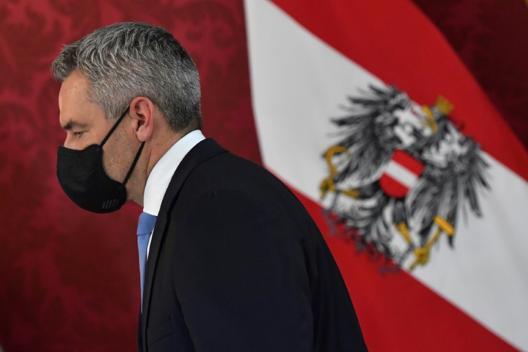 Karl Nehammer assume como chanceler da Áustria para tentar acabar com a instabilidade