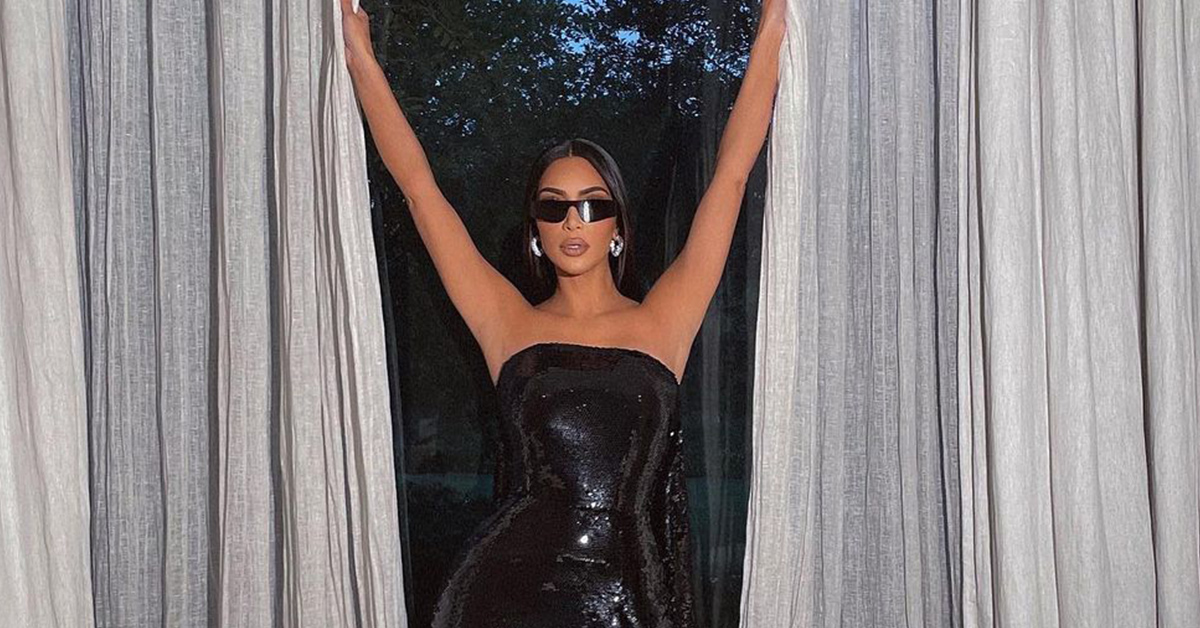 Kim Kardashian é acusada de fazer axilas ‘sumirem’ com edição