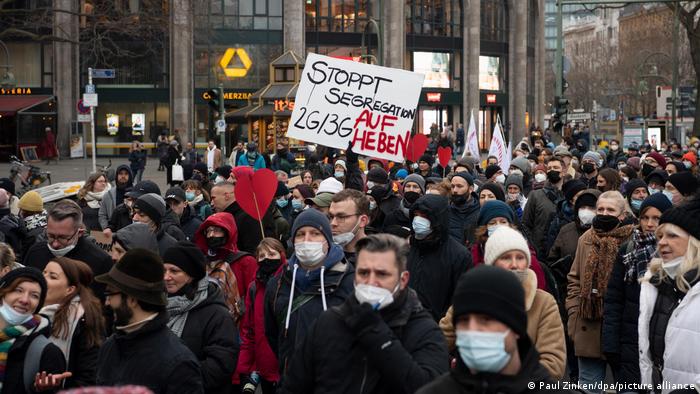 Milhares de alemães protestam contra regras anticovid
