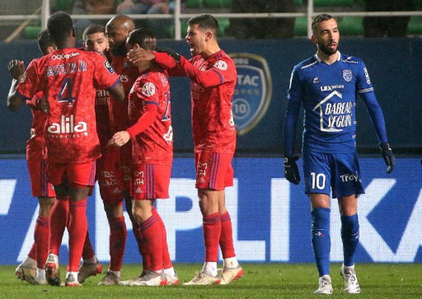 Apesar da preguiça, Lyon derrota Troyes pelo Campeonato Francês