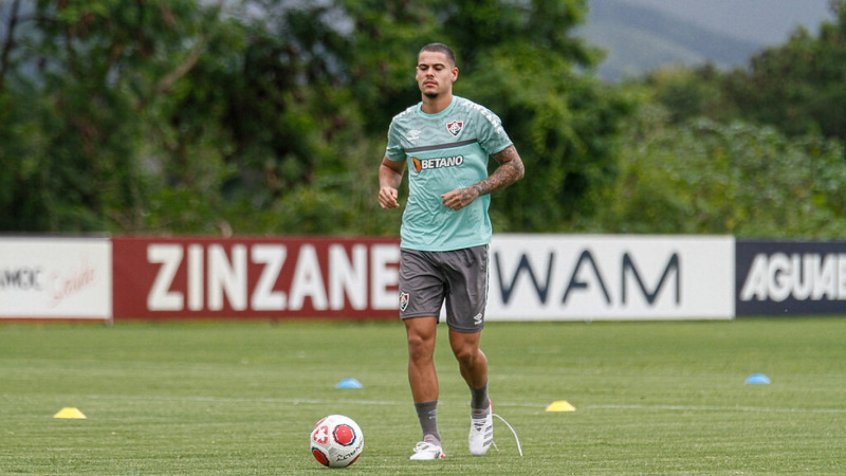 Luan Freitas sofre grave lesão no joelho na pré-temporada do Fluminense e vai fazer cirurgia