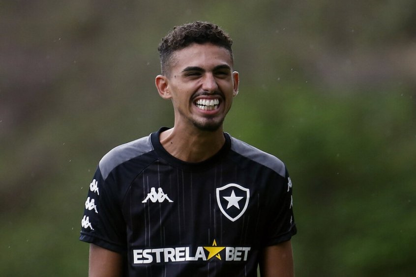 Bola da vez: destaque da base em 2021, Juninho recebe chance no Botafogo