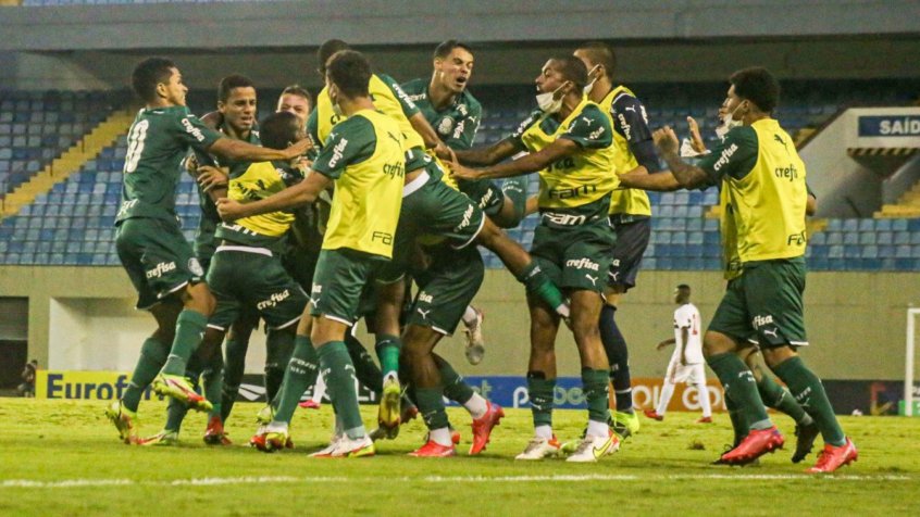 Palmeiras provoca São Paulo e faz alusão à Libertadores após vitória na Copinha