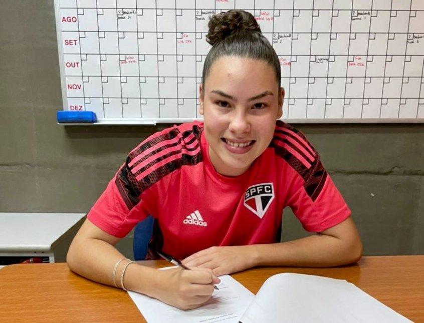 Volante Joyce sobe para o profissional do São Paulo e renova até o fim de 2022 Volante Joyce sobe para o profissional do São Paulo e renova até o fim de 2022