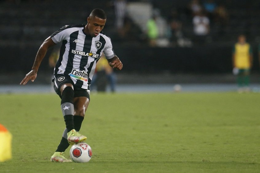 Gabriel Conceição celebra estreia no profissional pelo Botafogo: ‘Momento muito especial’