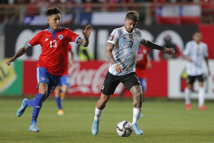 Fora de casa, Argentina bate Chile, que se complica por vaga no Qatar Fora de casa, Argentina bate Chile, que se complica por vaga no Qatar