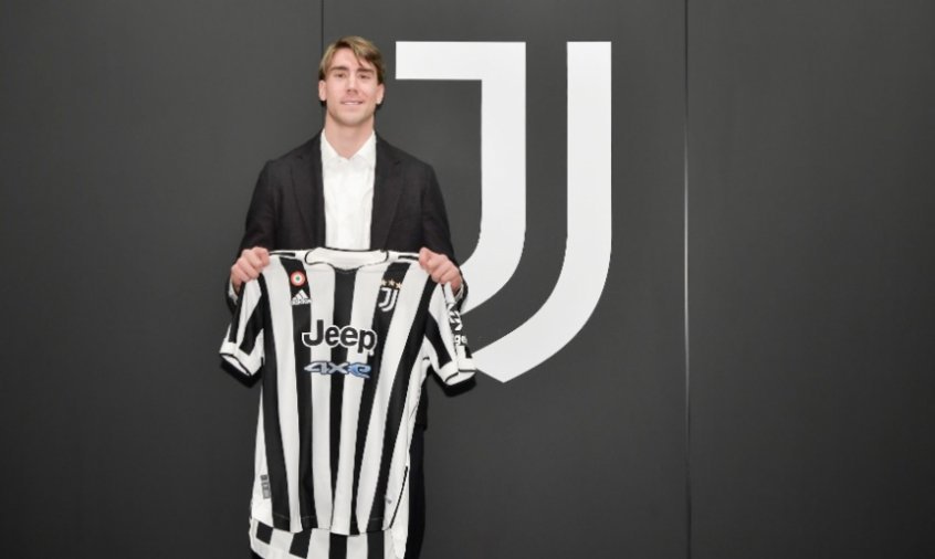 Vlahovic é anunciado pela Juventus e assina por quatro temporadas Vlahovic é anunciado pela Juventus e assina por quatro temporadas
