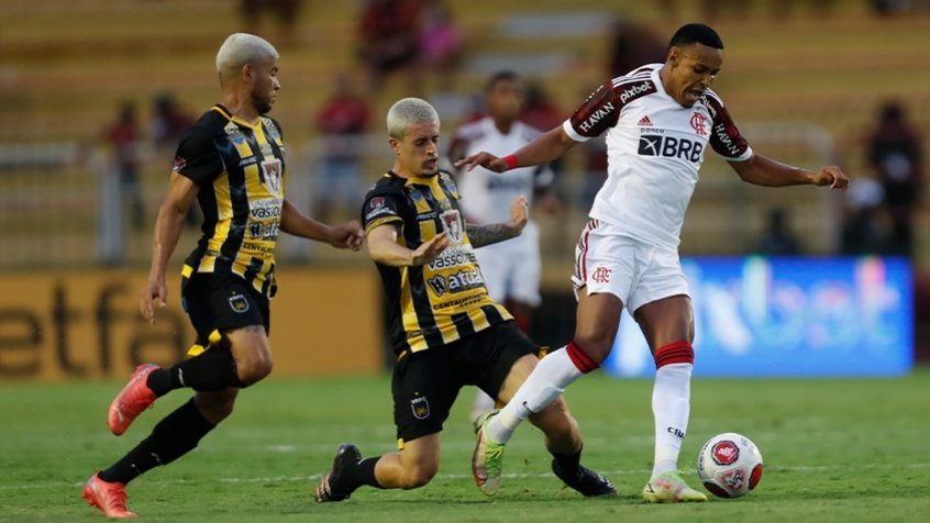 Garotada do Flamengo decepciona e fica s&Atilde;&sup3; no empate com o Volta Redonda -  ISTO&Atilde; Independente