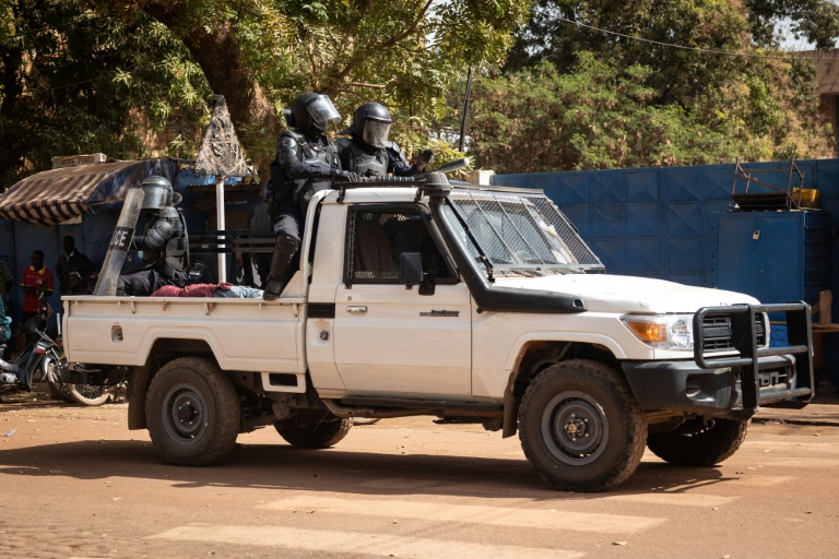 Governo de Burkina Faso nega golpe de Estado, após tiroteios em bases militares