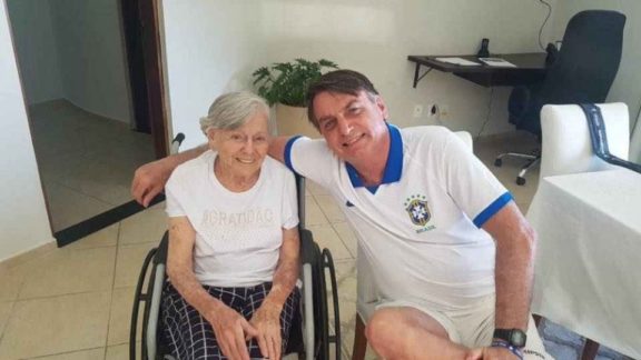 Mãe de Bolsonaro morre aos 94 anos, no interior de São Paulo