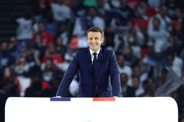 Macron celebra vit&oacute;ria e promete 'nova era' - ISTO&Eacute; Independente