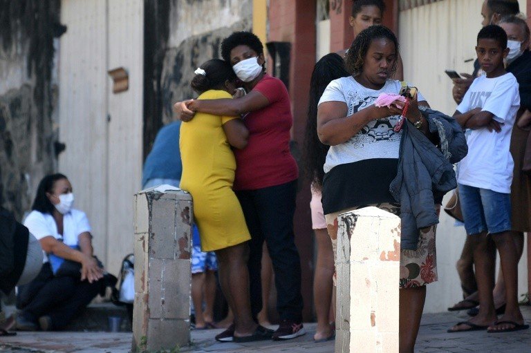 Suspeitas de tortura durante operação policial em favela do Rio Suspeitas de tortura durante operação policial em favela do Rio