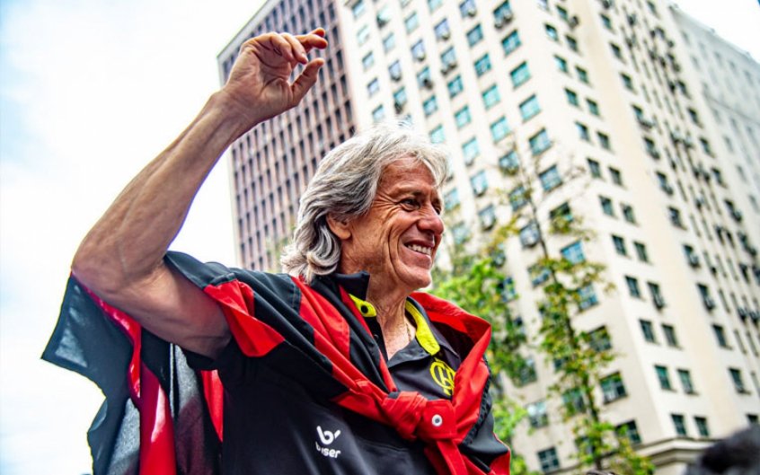 Torcedores do Flamengo organizam protesto na Gávea e pedem a volta de Jorge Jesus