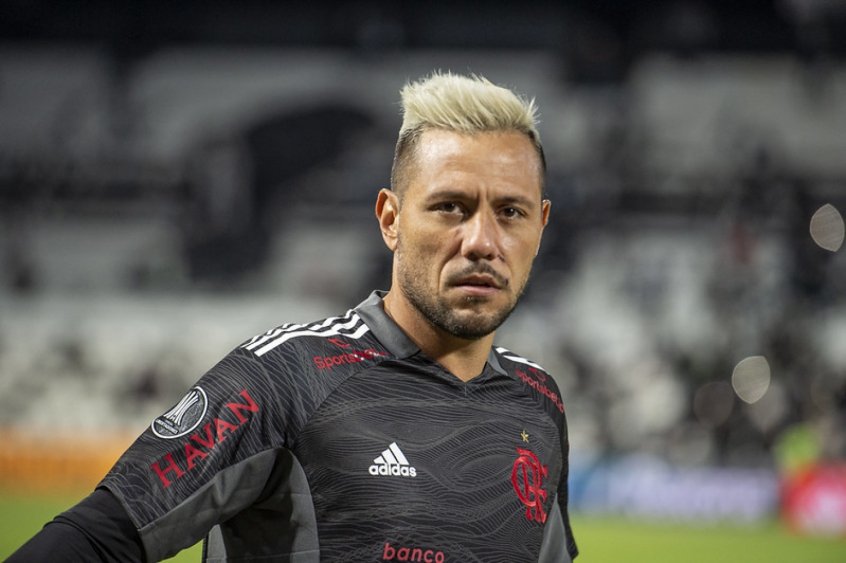 Mauro Cezar questiona utilização de Diego Alves no Flamengo: ‘Por que renovaram contrato?’