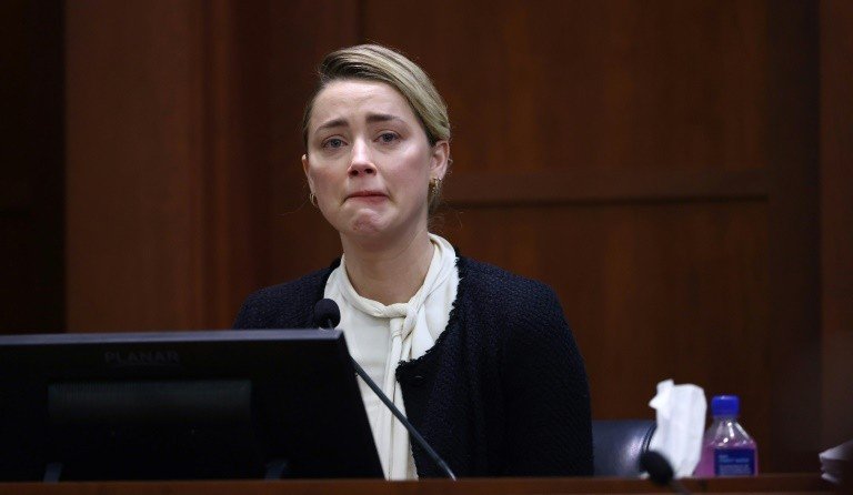 Amber Heard afirma que Johnny Depp a agrediu por ci&uacute;mes de James Franco -  ISTO&Eacute; Independente