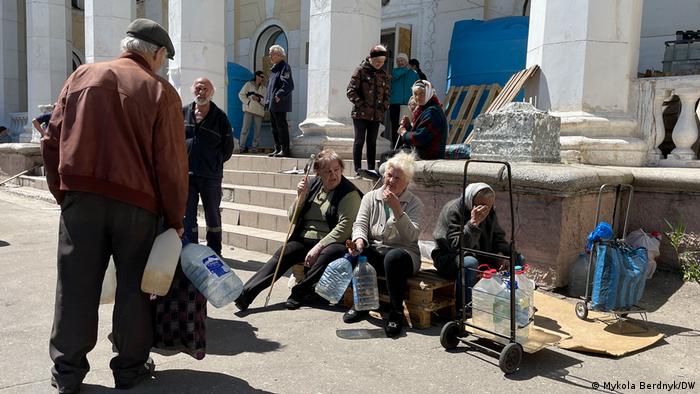 Vida no Donbass, entre bombas, privação e fuga