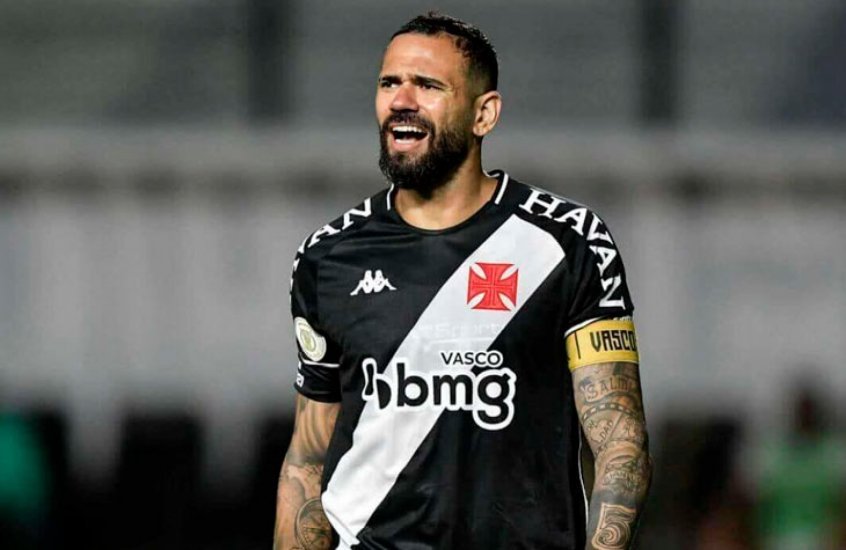 Castan afirma que posição sobre a camisa LGBTQIA+ do Vasco mudou a relação com os torcedores Castan afirma que posição sobre a camisa LGBTQIA+ do Vasco mudou a relação com os torcedores