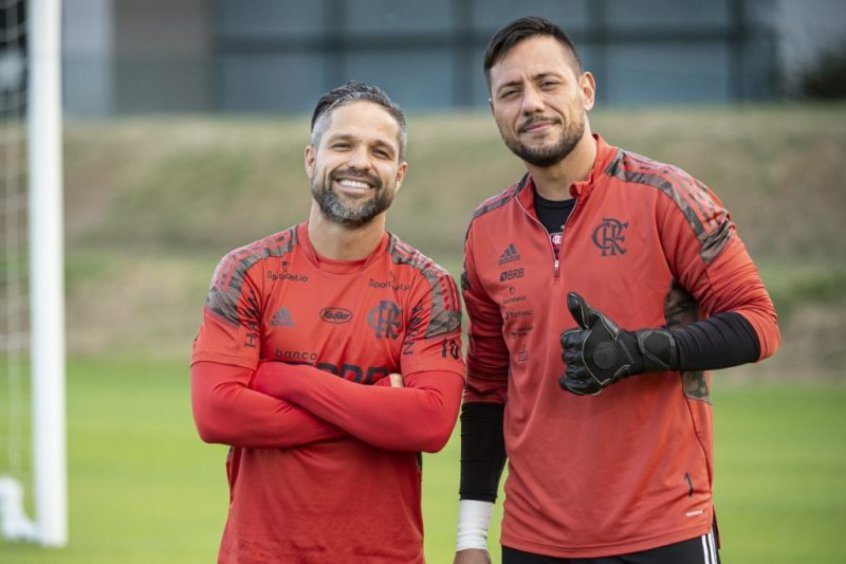 Mauro Cezar detona Diego Alves e aponta diferença do goleiro para o meia Diego Ribas Mauro Cezar detona Diego Alves e aponta diferença do goleiro para o meia Diego Ribas