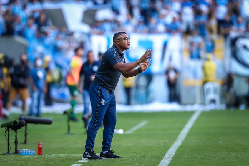 Diretor do Grêmio confirma acerto com atacante que estava no futebol árabe