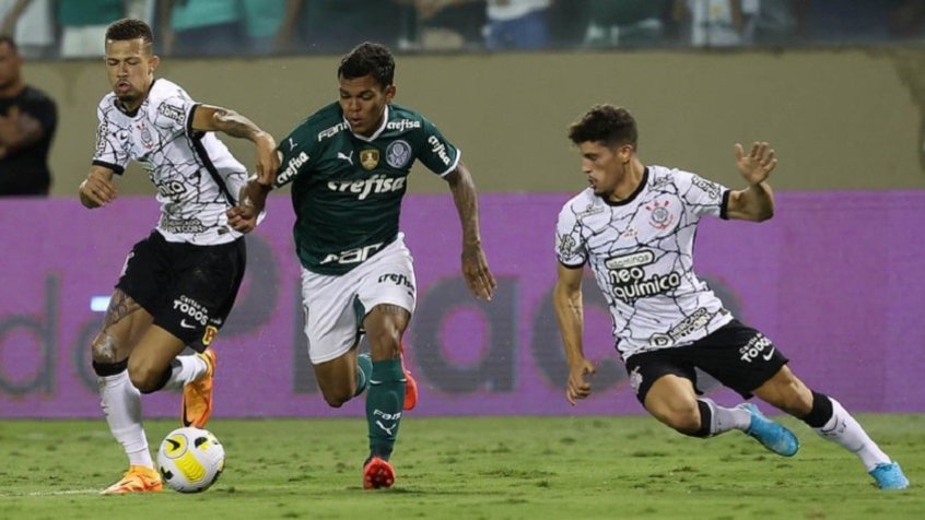 Corinthians é o 4º clube do Brasileirão que mais desarma no campo do adversário