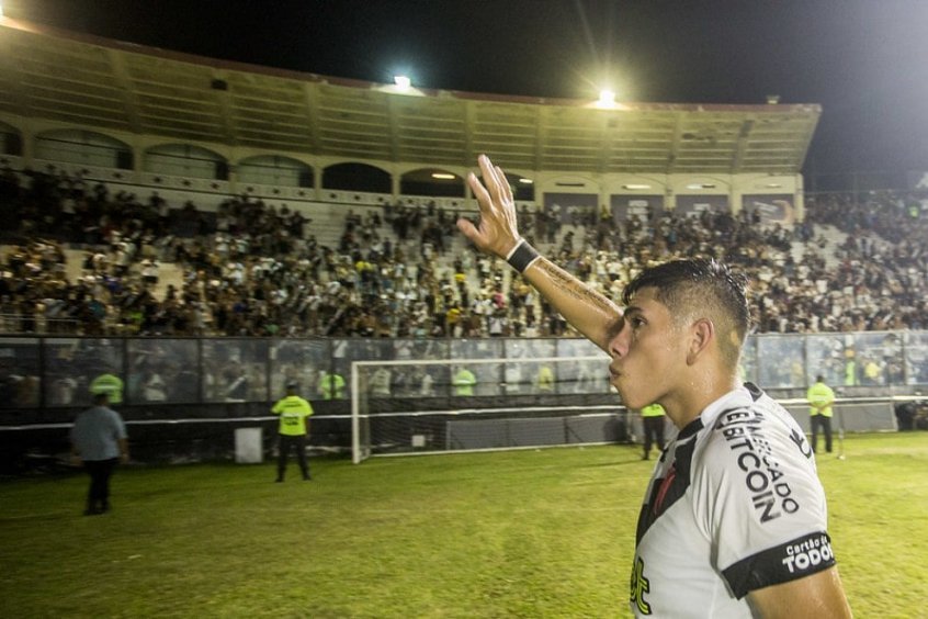 Palacios evolui fisicamente e pode ser titular do Vasco contra o Brusque: ‘Estou me sentindo muito bem’ Palacios evolui fisicamente e pode ser titular do Vasco contra o Brusque: ‘Estou me sentindo muito bem’
