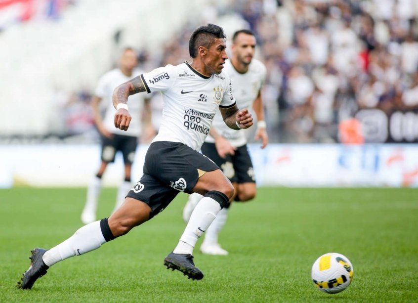 Paulinho, do Corinthians, passa por cirurgia no joelho esquerdo Paulinho, do Corinthians, passa por cirurgia no joelho esquerdo