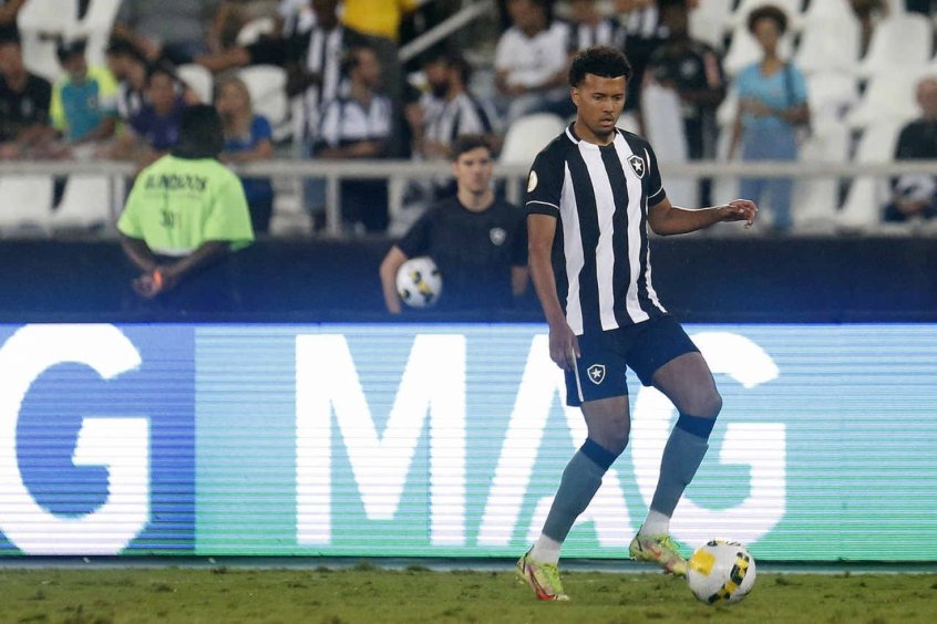 Com Niko na lista e três novas baixas, Botafogo divulga relacionados para o jogo contra o Coritiba