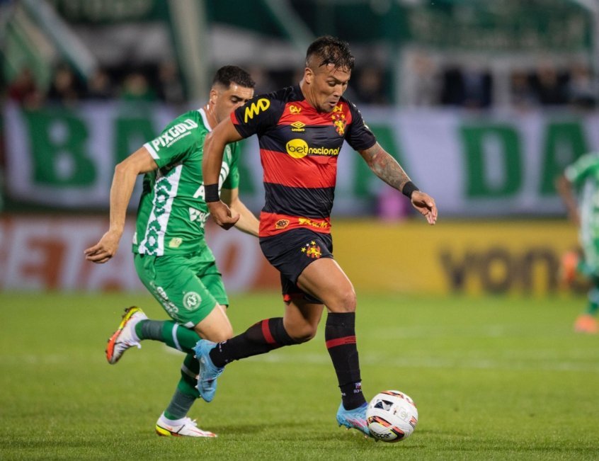 Em cobrança de falta, Juba garante vitória do Sport sobre Chapecoense pela Série B Em cobrança de falta, Juba garante vitória do Sport sobre Chapecoense pela Série B