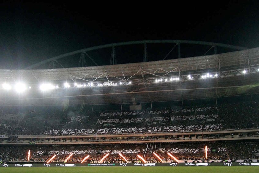 Torcida do Botafogo exibe grande mosaico em vitória neste domingo