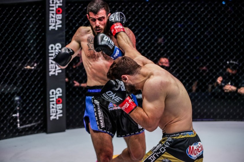 Extreme Fighting desta sexta-feira exibe combate especial entre Andrei Stoica e Giannis Stoforidis