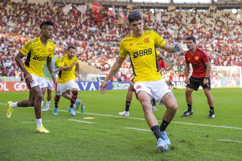 Na web, torcedores do Flamengo destacam boa atuação de Ayrton Lucas Na web, torcedores do Flamengo destacam boa atuação de Ayrton Lucas