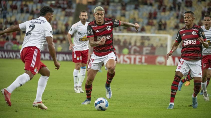 Pedro comenta desejo de ir à Copa e ‘momento delicado’ no Flamengo