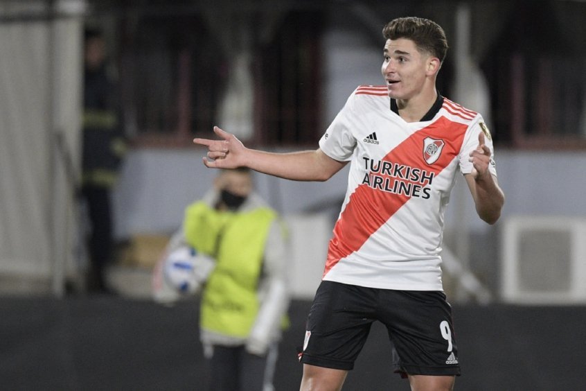 Após fazer seis gols na Libertadores, Julián Álvarez já tem data para se apresentar ao Manchester City Após fazer seis gols na Libertadores, Julián Álvarez já tem data para se apresentar ao Manchester City