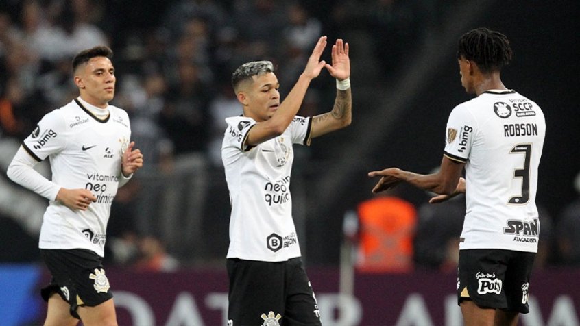 Adson lamenta atuação do Corinthians contra o Always Ready: ‘Bola não entrou’