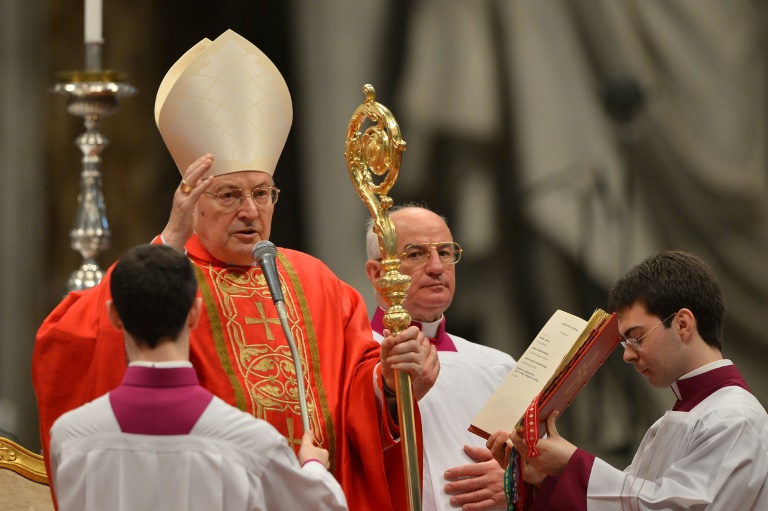 Morre o cardeal Sodano, ex-braço direito de João Paulo II e Bento XVI