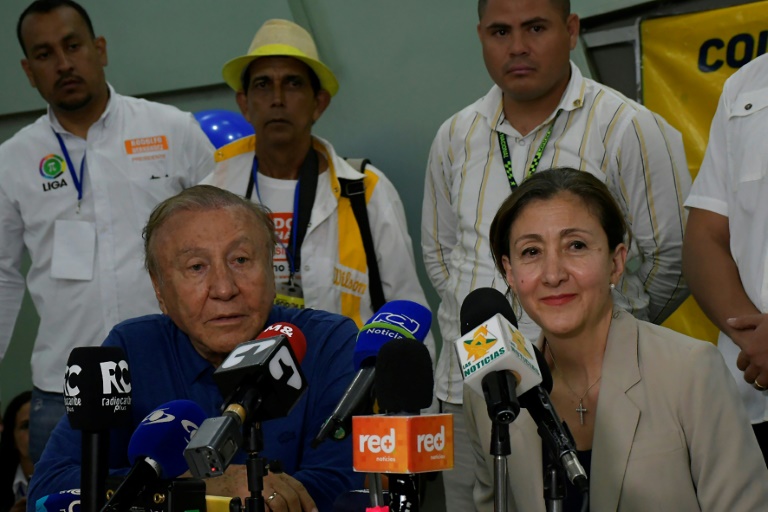 Íngrid Betancourt desiste de disputa pela presidência da Colômbia