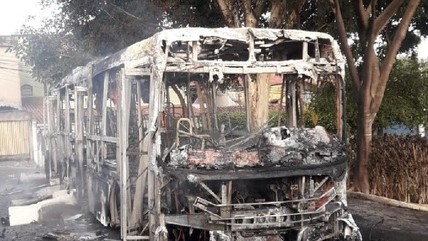 Dois ônibus são incendiados em Belo Horizonte; entenda motivo