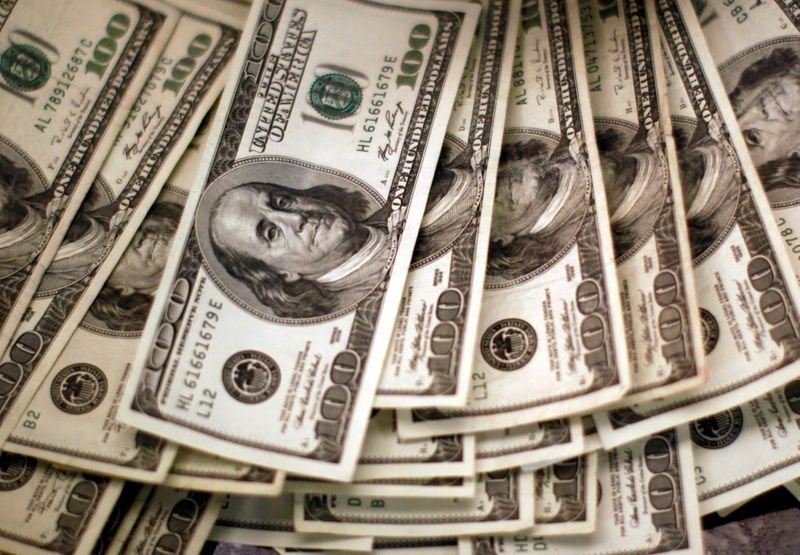 Dólar tem leve queda ante real de olho em agenda carregada Dólar tem leve queda ante real de olho em agenda carregada