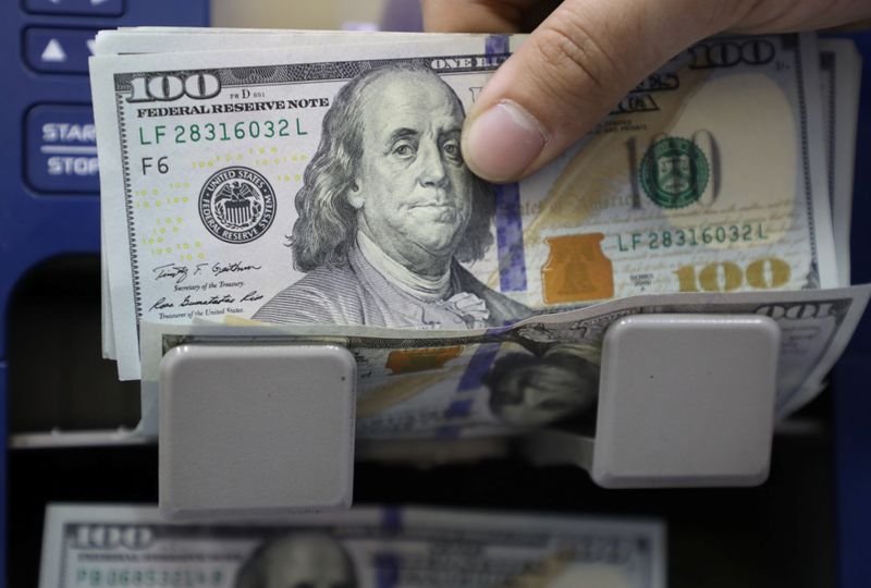 Dólar sobe ante real com dados dos EUA, Copom e fiscal no radar Dólar sobe ante real com dados dos EUA, Copom e fiscal no radar