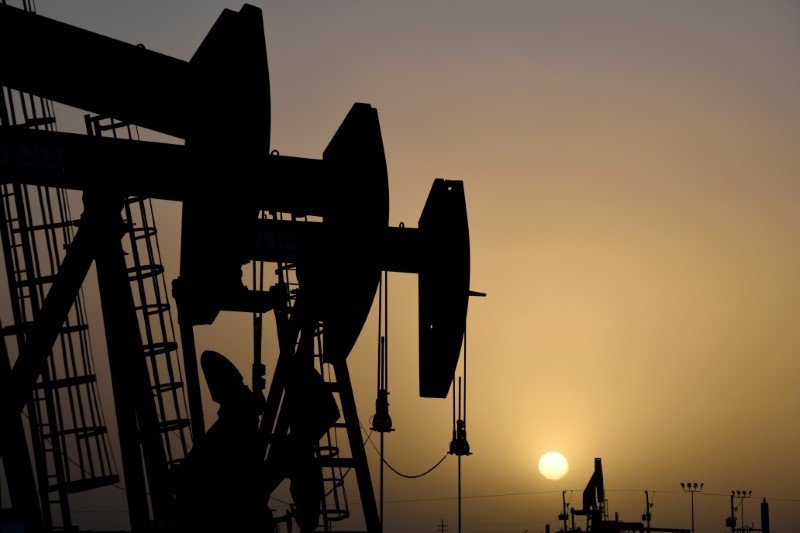 Preços do petróleo recuam após cortes de preços da Arábia Saudita Preços do petróleo recuam após cortes de preços da Arábia Saudita