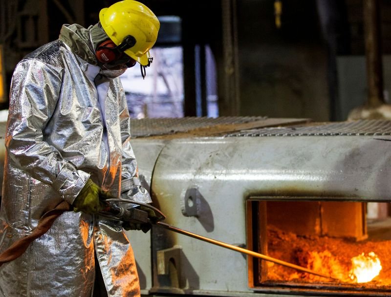 Usiminas retoma análise de nova linha de galvanização, mantém dividendo em 25% Usiminas retoma análise de nova linha de galvanização, mantém dividendo em 25%