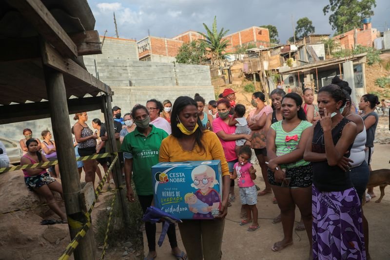Auxílio Brasil vai abarcar Bolsa Família e prevê transferências do Fundo de Precatórios Auxílio Brasil vai abarcar Bolsa Família e prevê transferências do Fundo de Precatórios