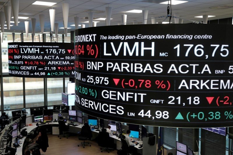 Ações europeias fecham estáveis com pressão de mineradoras e papéis de luxo; otimismo sobre inflação esfria Ações europeias fecham estáveis com pressão de mineradoras e papéis de luxo; otimismo sobre inflação esfria