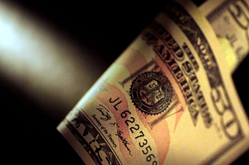 Dólar fecha em alta de 0,42%, a R$5,2875 Dólar fecha em alta de 0,42%, a R$5,2875