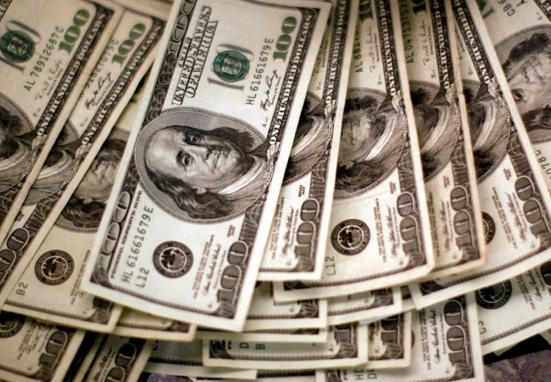 Dólar acompanha recuperação do apetite por risco global e cede terreno ante real Dólar acompanha recuperação do apetite por risco global e cede terreno ante real