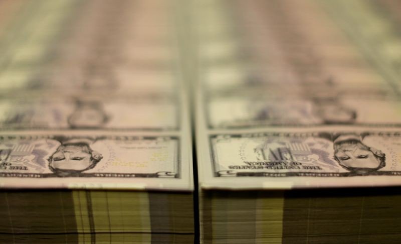 Dólar sai de mínimas contra real antes de decisões de BCs; mercado monitora precatórios e Evergrande Dólar sai de mínimas contra real antes de decisões de BCs; mercado monitora precatórios e Evergrande